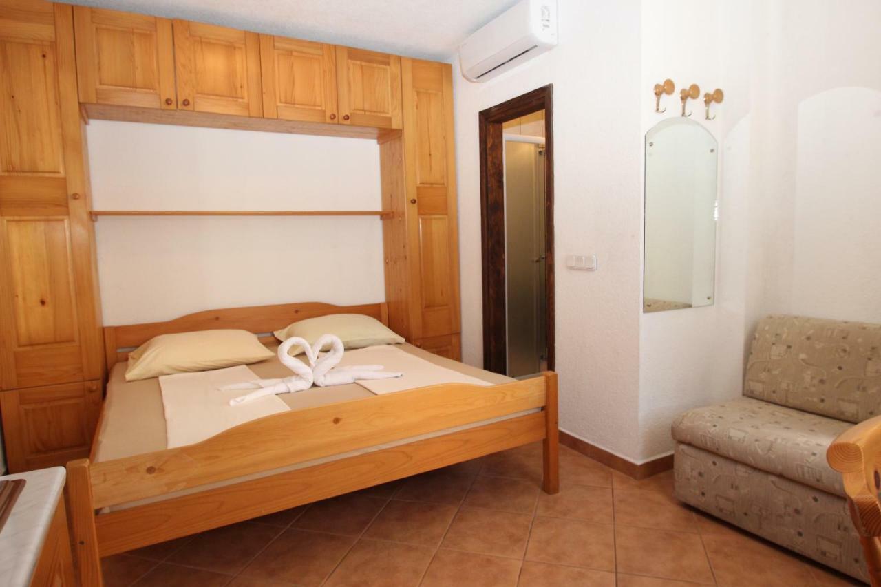Appartments Mali Raj Vrsar Exterior foto